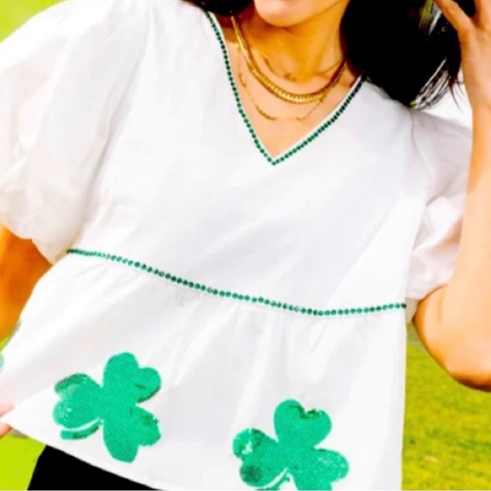 Queen of sparkles White and Green Shamrock Women's Top NWT xs new! Peplum top - Picture 9 of 12
